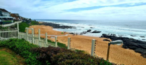 4 LA MER, BALLITO ON THE BEACH